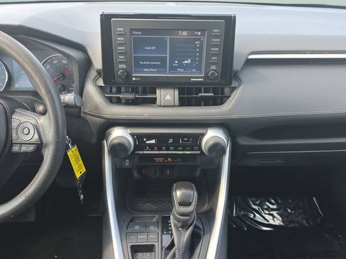 Used 2022 Toyota RAV4 LE FWD image 15