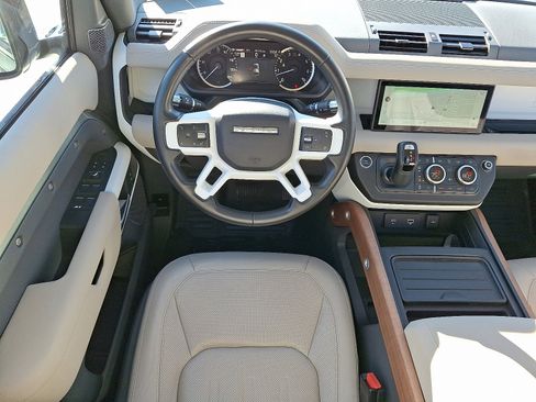 Used 2022 Land Rover Defender 110 SE image 4