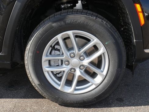 New 2025 Jeep Grand Cherokee L Laredo w/ Luxury Tech Group I image 11