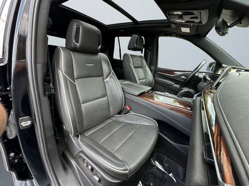 Used 2022 Cadillac Escalade Premium Luxury AWD/4WD image 15