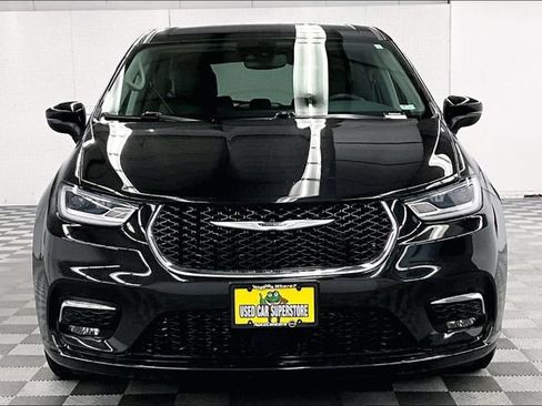 Used 2023 Chrysler Pacifica Touring-L FWD image 4