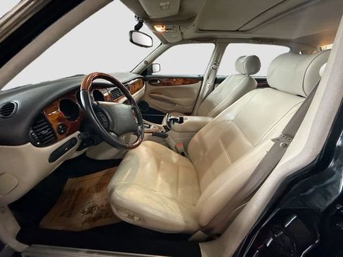 Used 1999 Jaguar XJ8 image 21