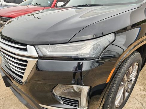 Used 2023 Chevrolet Traverse Premier FWD image 6