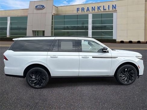 New 2025 Lincoln Navigator L Reserve w/ Jet Appearance Package image 8