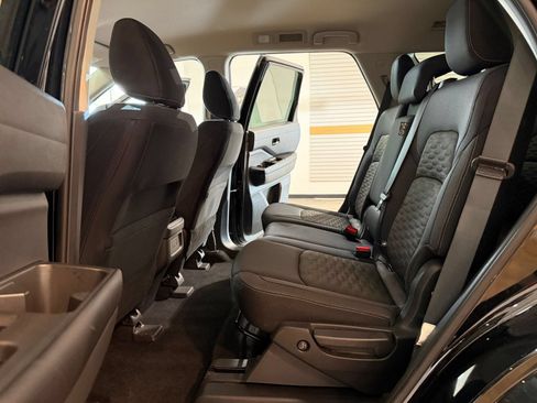 Used 2025 Nissan Pathfinder SV FWD image 27