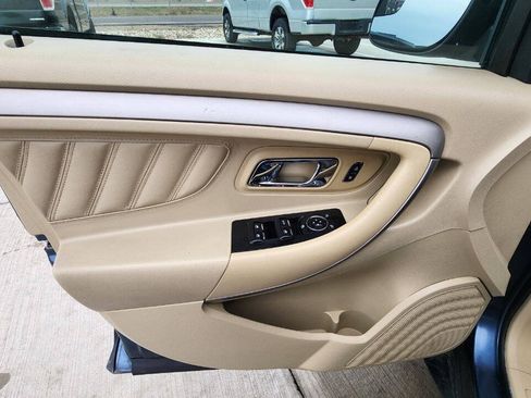 Used 2018 Ford Taurus SE FWD image 11