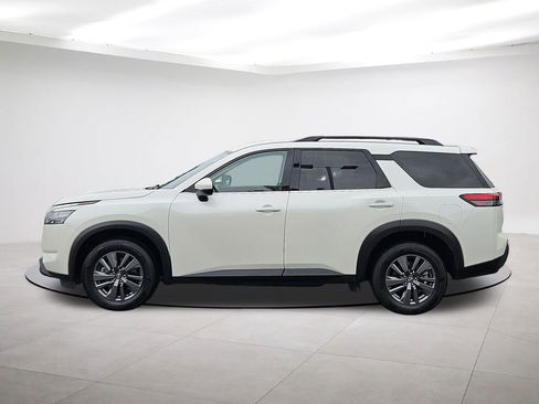 Used 2024 Nissan Pathfinder SV FWD image 4