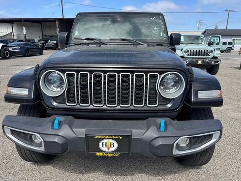 Used 2024 Jeep Wrangler Unlimited Sahara AWD/4WD image 2
