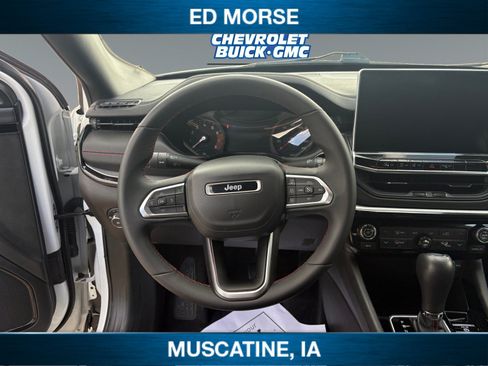 Used 2025 Jeep Compass Trailhawk AWD/4WD image 14