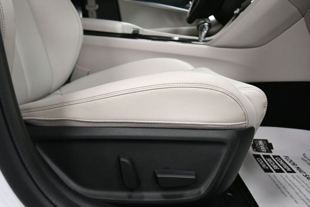 Used 2025 Genesis G70 2.5T image 27