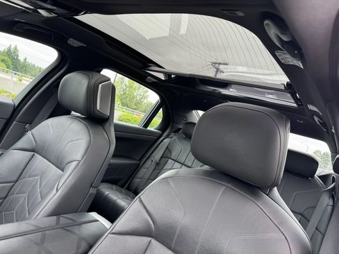 Used 2023 BMW i7 xDrive60 AWD/4WD image 43