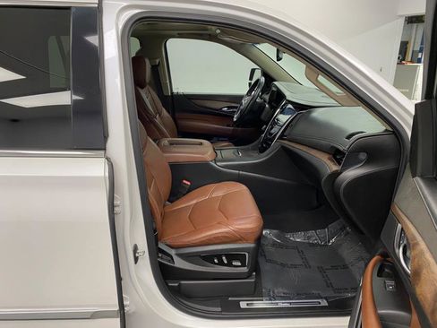 Used 2016 Cadillac Escalade Premium image 26