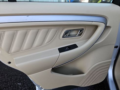 Used 2017 Ford Taurus SE image 26