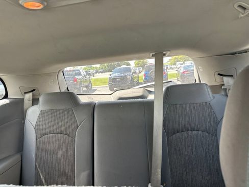 Used 2017 Chevrolet Traverse LS FWD image 6