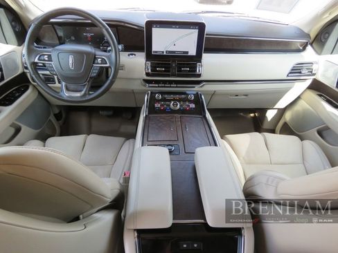 Used 2020 Lincoln Navigator Reserve w/ Luxury Package image 24