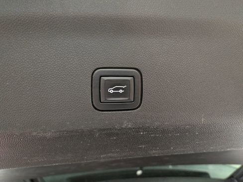 Used 2021 Chevrolet Tahoe Z71 w/ Z71 Signature Package image 11