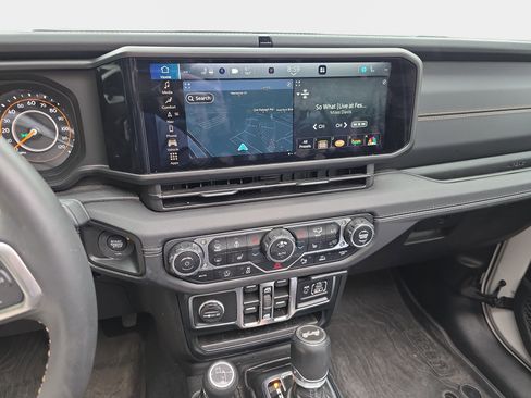 Used 2024 Jeep Wrangler Unlimited Sahara w/ Technology Group AWD/4WD image 6