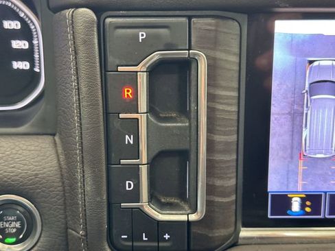 Used 2021 GMC Yukon XL Denali w/ Denali Premium Package image 16