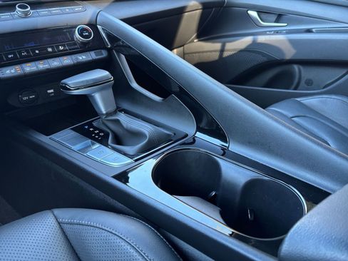 Used 2025 Hyundai Elantra Limited image 44