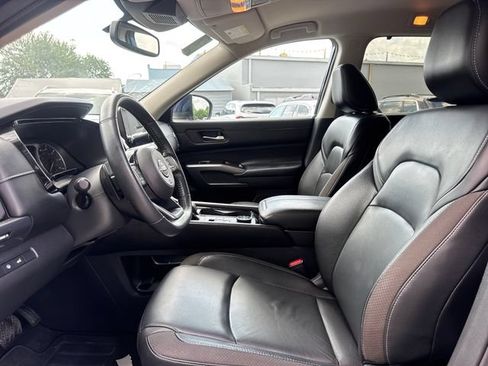 Used 2022 Nissan Pathfinder SL w/ Lighting Package (N92) AWD/4WD image 14