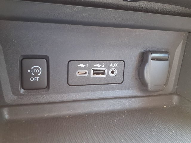 Certified 2025 Nissan Sentra SV FWD image 9