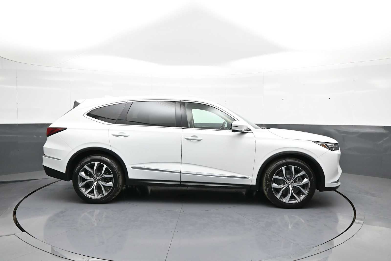 Certified 2024 Acura MDX w/ Technology Package AWD/4WD image 4