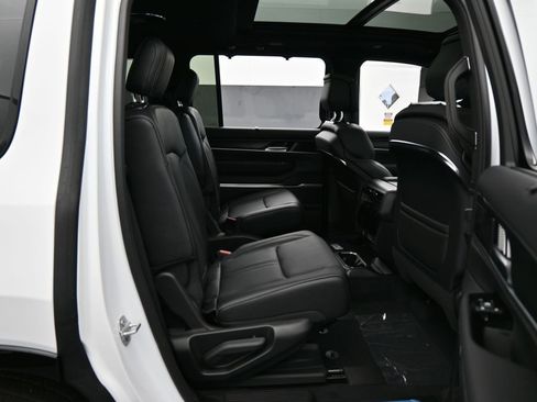 New 2026 Jeep Grand Wagoneer Summit image 34