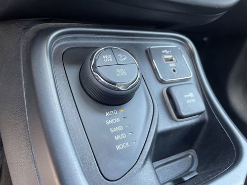 Used 2021 Jeep Compass Trailhawk AWD/4WD image 23