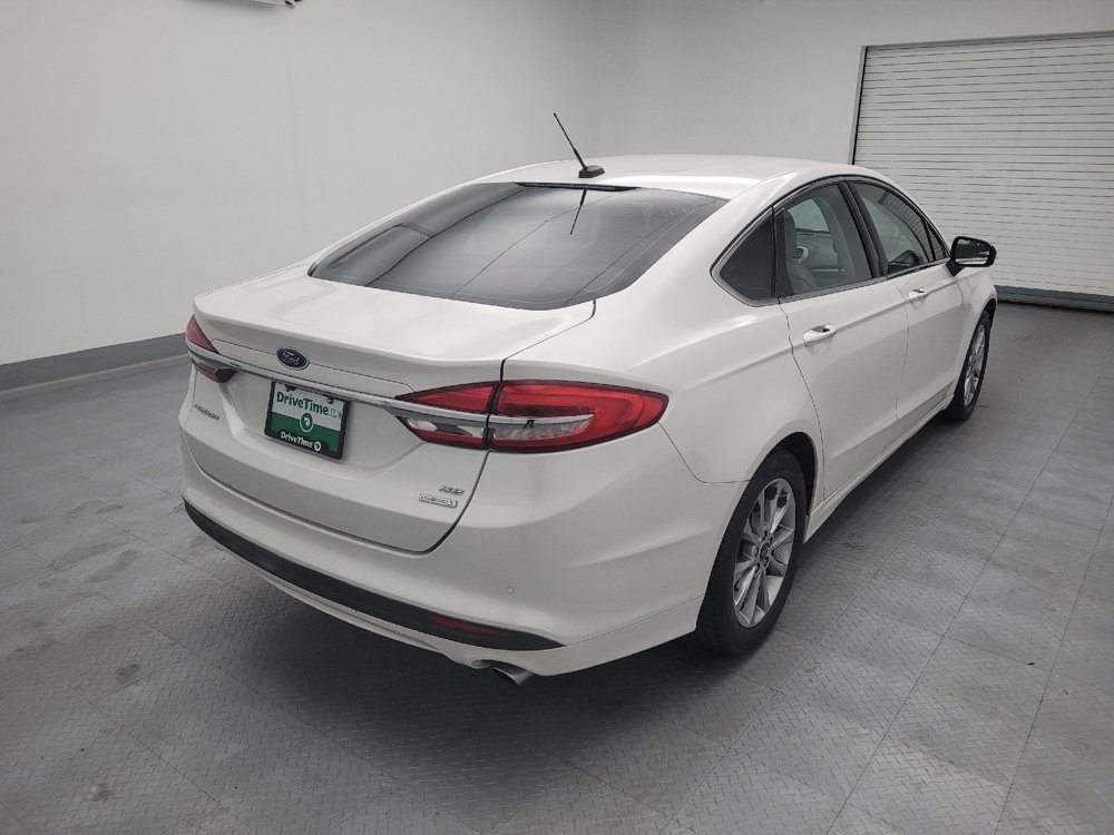 Used 2017 Ford Fusion SE w/ Fusion SE Technology Package FWD image 9