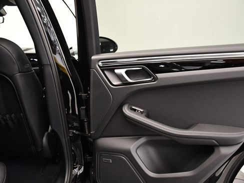 Used 2025 Porsche Macan image 51