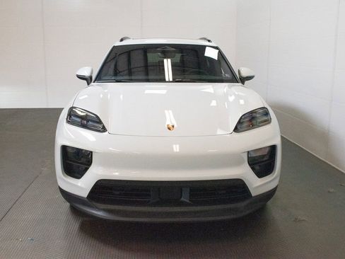 Certified 2025 Porsche Macan 4 Electric image 7