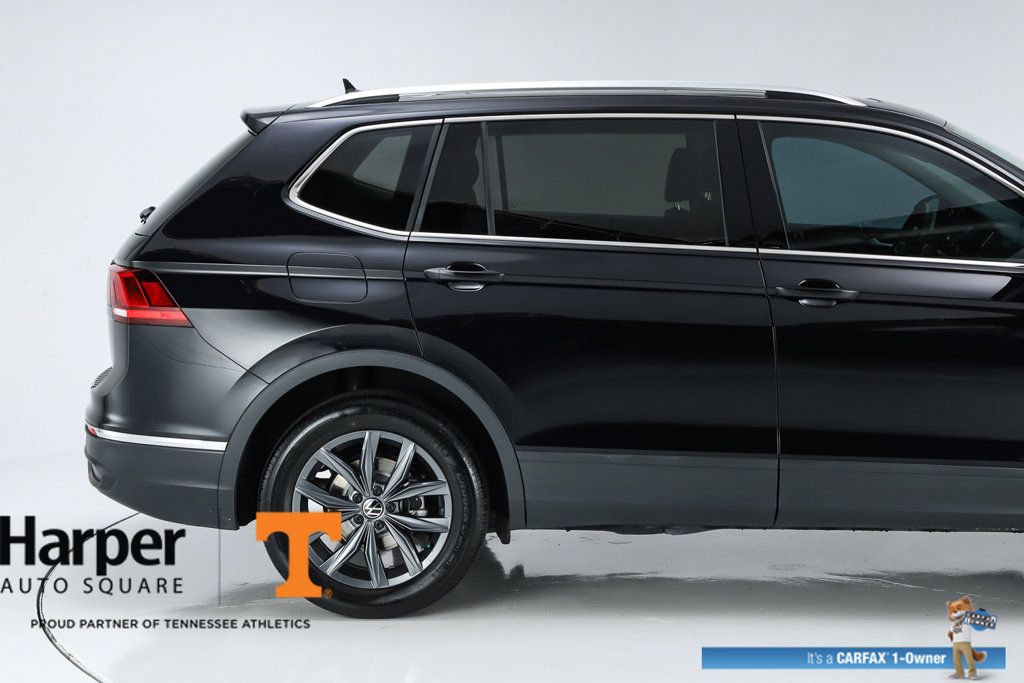 Used 2023 Volkswagen Tiguan SE w/ Panoramic Sunroof Package FWD image 11