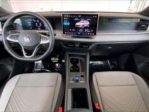 Used 2025 Volkswagen Tiguan SE R-Line AWD/4WD image 17