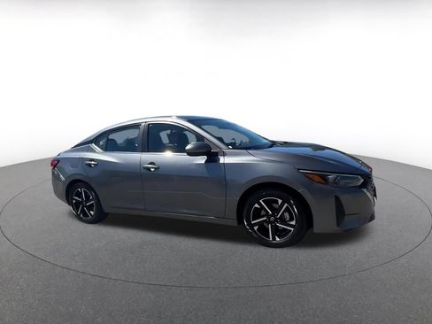 Used 2025 Nissan Sentra SV FWD image 2