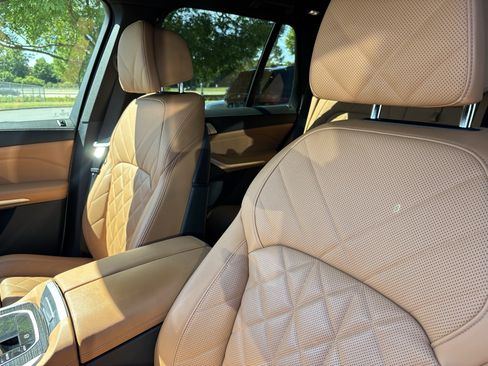 Used 2024 BMW X5 sDrive40i w/ M Sport Package RWD image 36