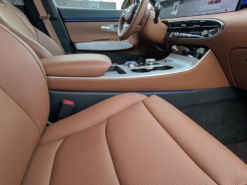 Used 2026 Genesis GV70 2.5T Advanced image 19