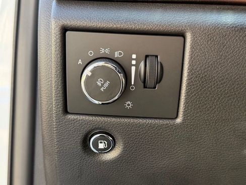 Used 2019 Jeep Grand Cherokee Overland image 31