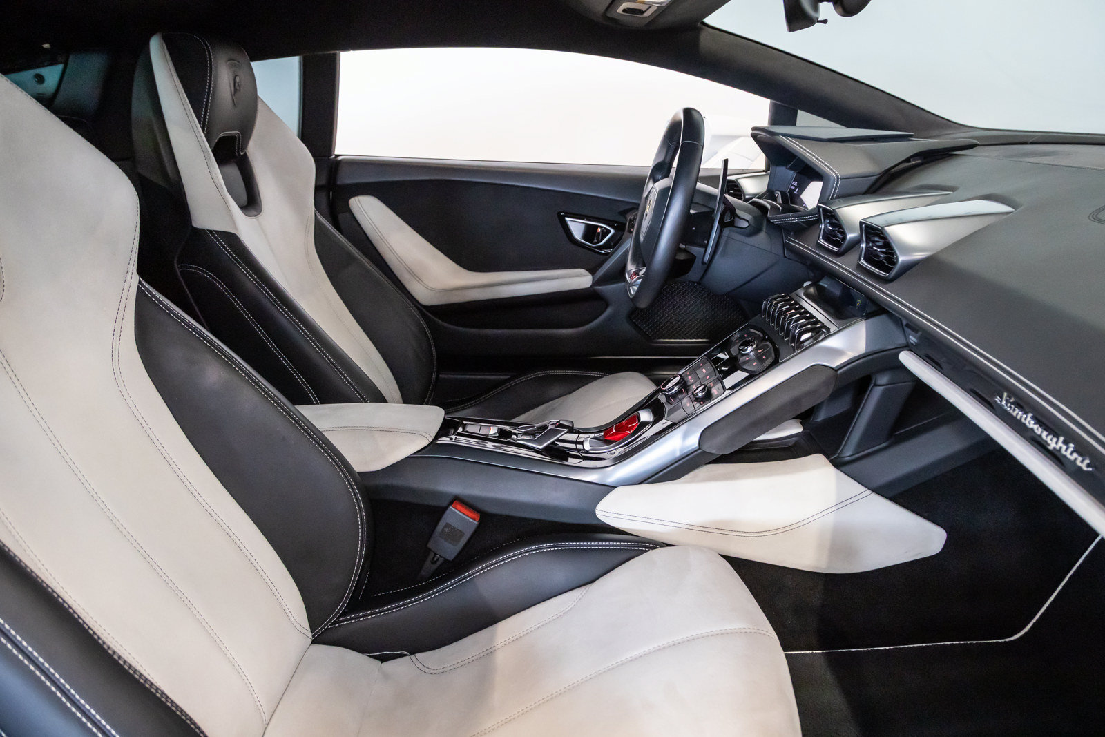 Used 2015 Lamborghini Huracan LP 610-4 AWD/4WD image 35