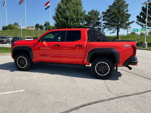 Certified 2024 Toyota Tacoma TRD Off-Road w/ TRD Off Road Premium Package AWD/4WD image 4