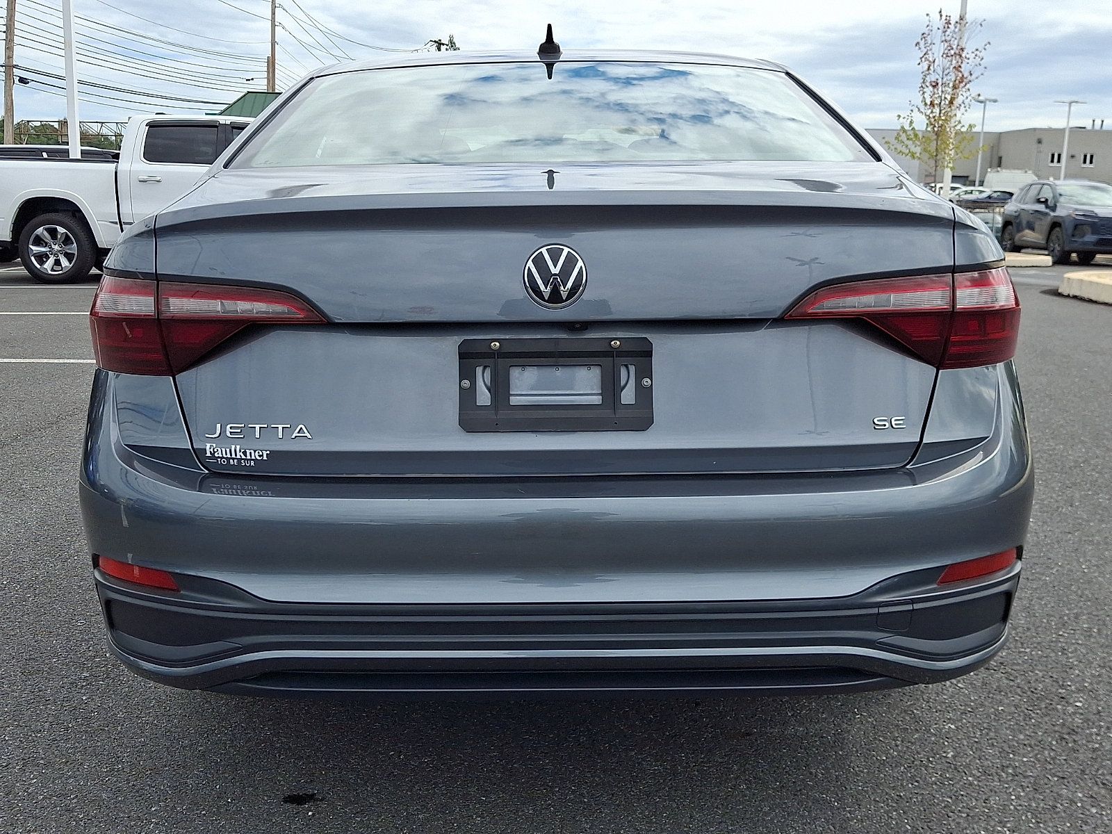Used 2024 Volkswagen Jetta SE FWD image 5
