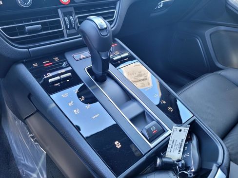 New 2026 Porsche Macan AWD/4WD image 23