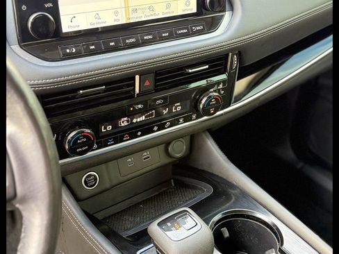 Used 2023 Nissan Rogue SL w/ SL Premium Package image 18