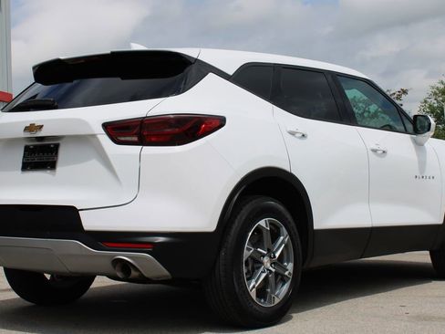 Used 2025 Chevrolet Blazer LT FWD image 5