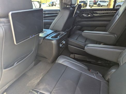 Used 2023 GMC Yukon XL Denali image 15