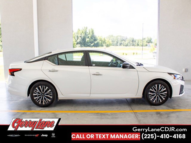 Used 2025 Nissan Altima 2.5 SV FWD image 3