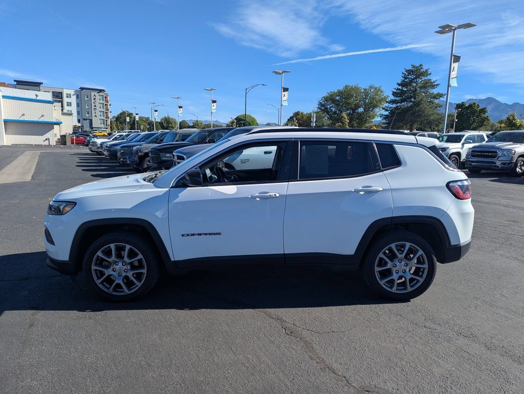 Used 2022 Jeep Compass Latitude AWD/4WD image 8