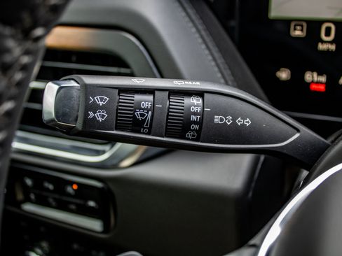 Used 2025 GMC Yukon XL Denali w/ Sun & Power Step Package image 27