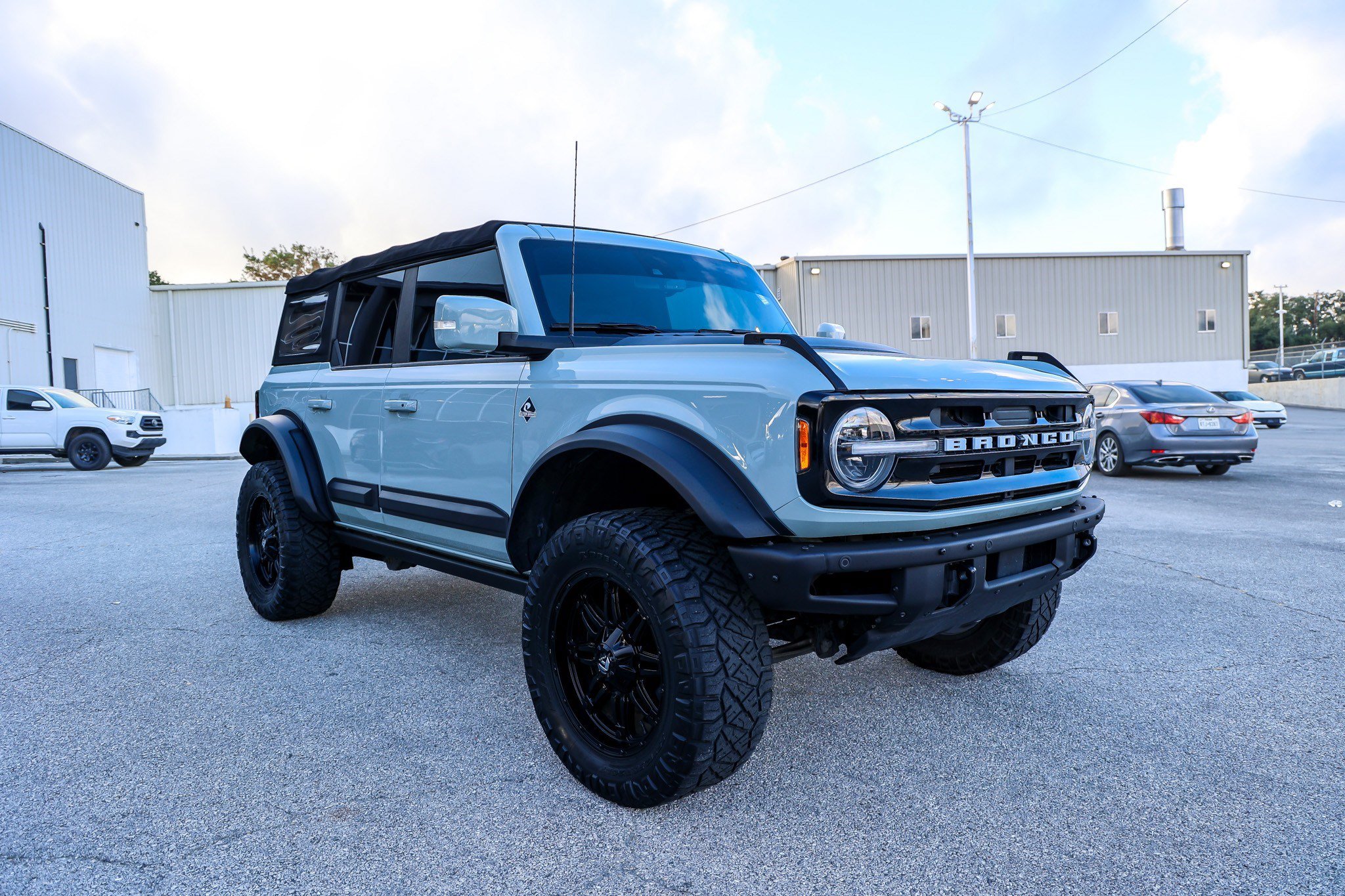 Used 2022 Ford Bronco Outer Banks AWD/4WD image 6