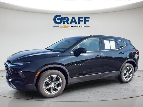 Used 2024 Chevrolet Blazer LT w/ Convenience Package FWD image 2