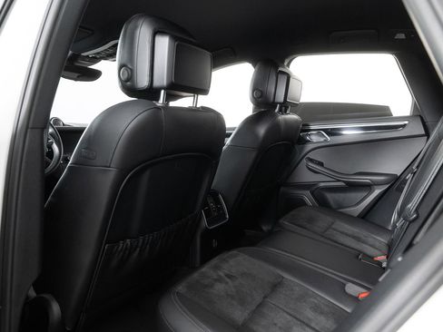 Used 2018 Porsche Macan image 19